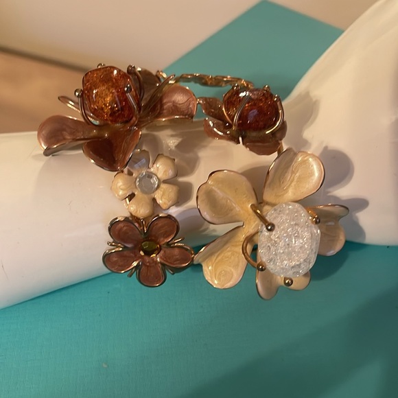 Large Flower Statement Cuff w/Crystals - Picture 4 of 6